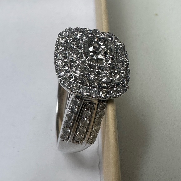 70 Diamond Engagement Ring - Picture 4 of 7